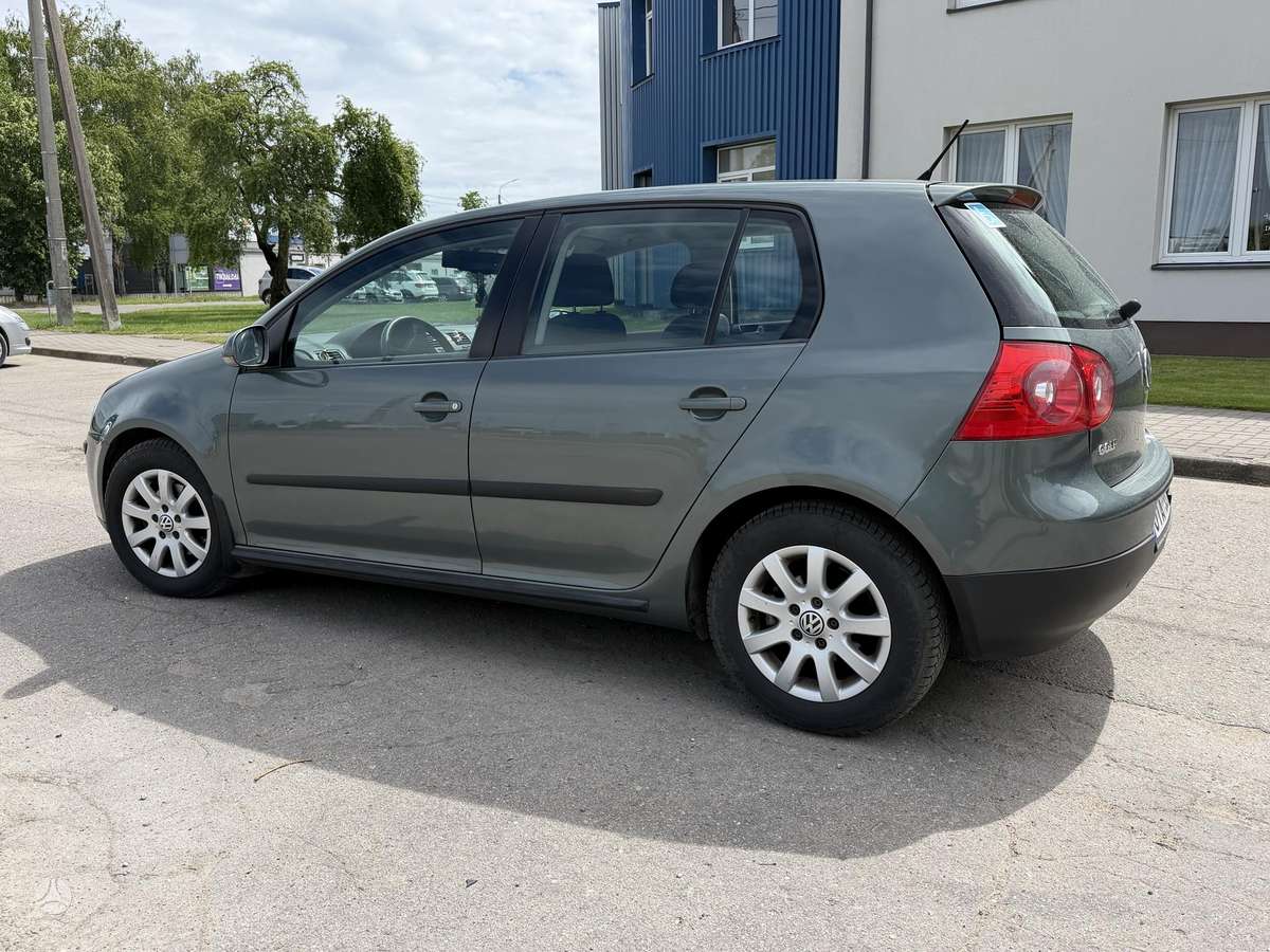 Volkswagen Golf - 1