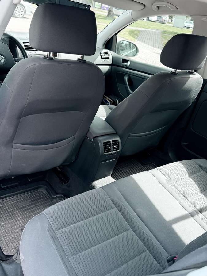 Volkswagen Golf - 6