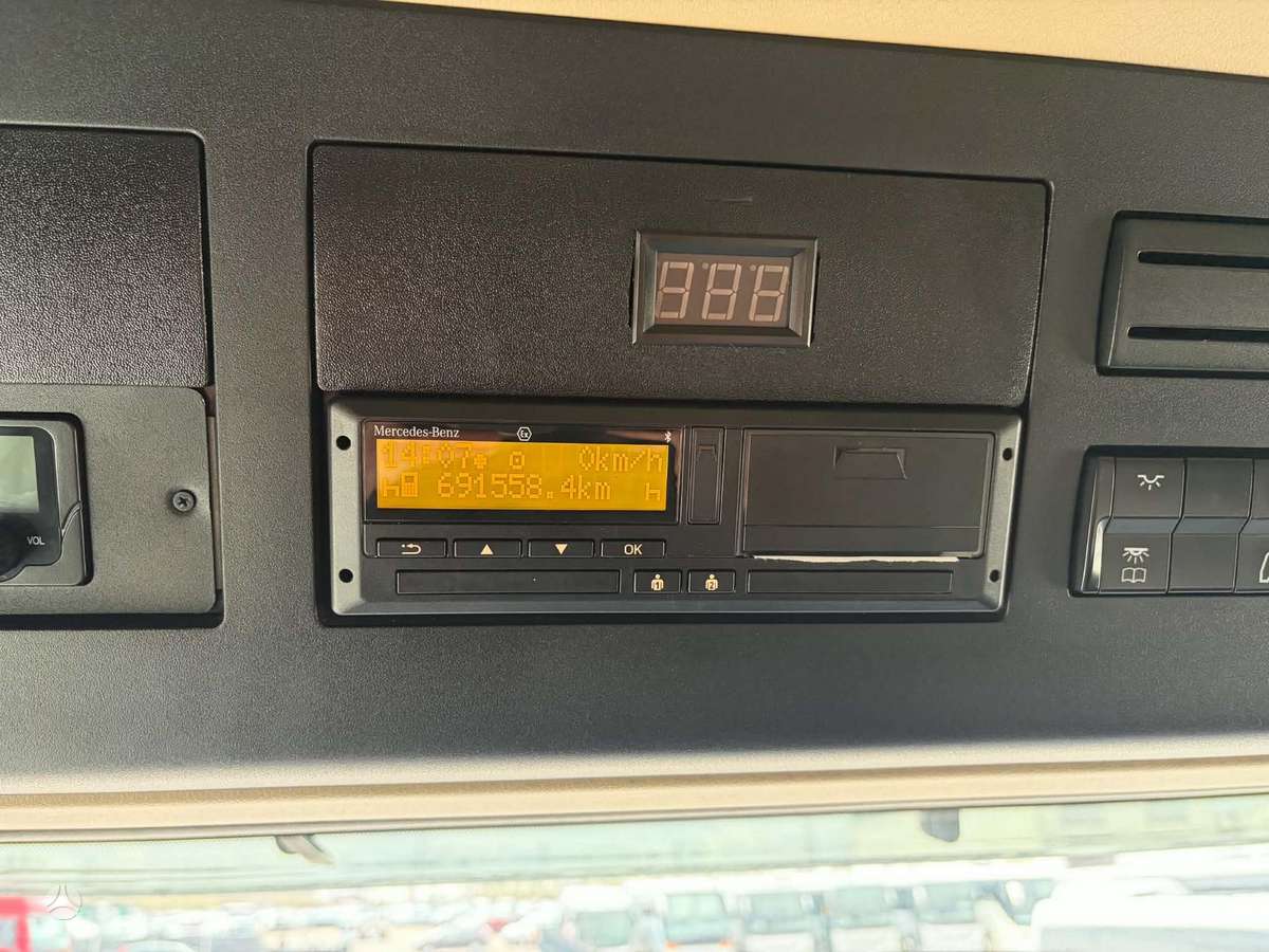 Mercedes-Benz Actros 1845 Mega, double sleeper