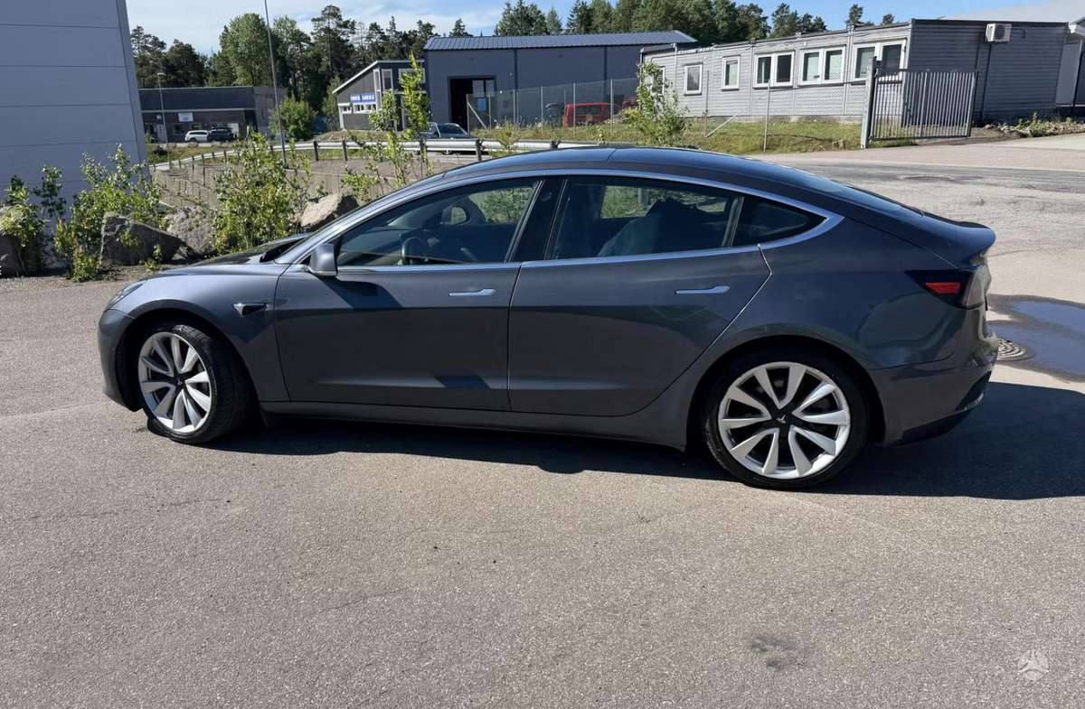 Tesla Model 3, 81 kWh, hatchback