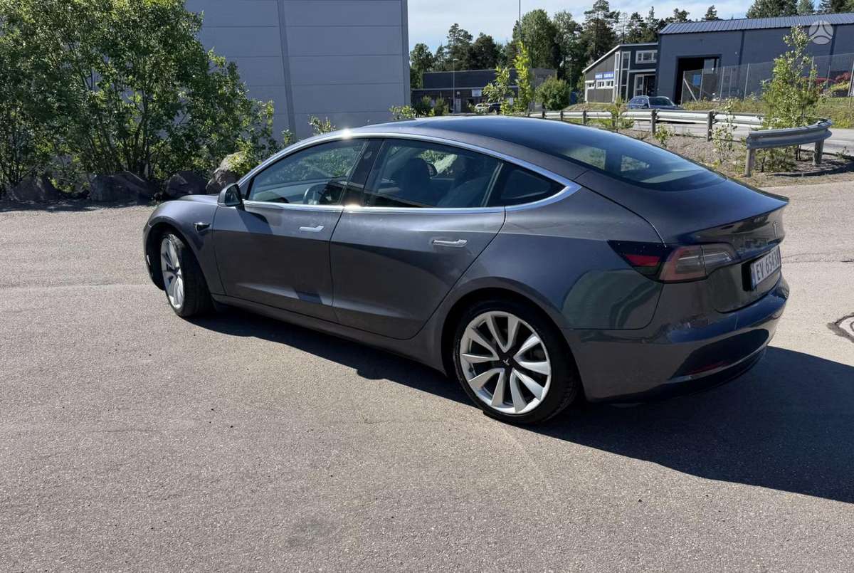 Tesla Model 3, 81 kWh, hatchback