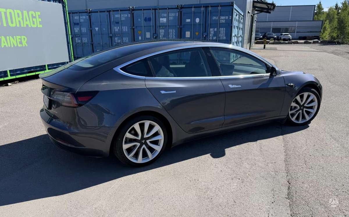 Tesla Model 3, 81 kWh, hatchback