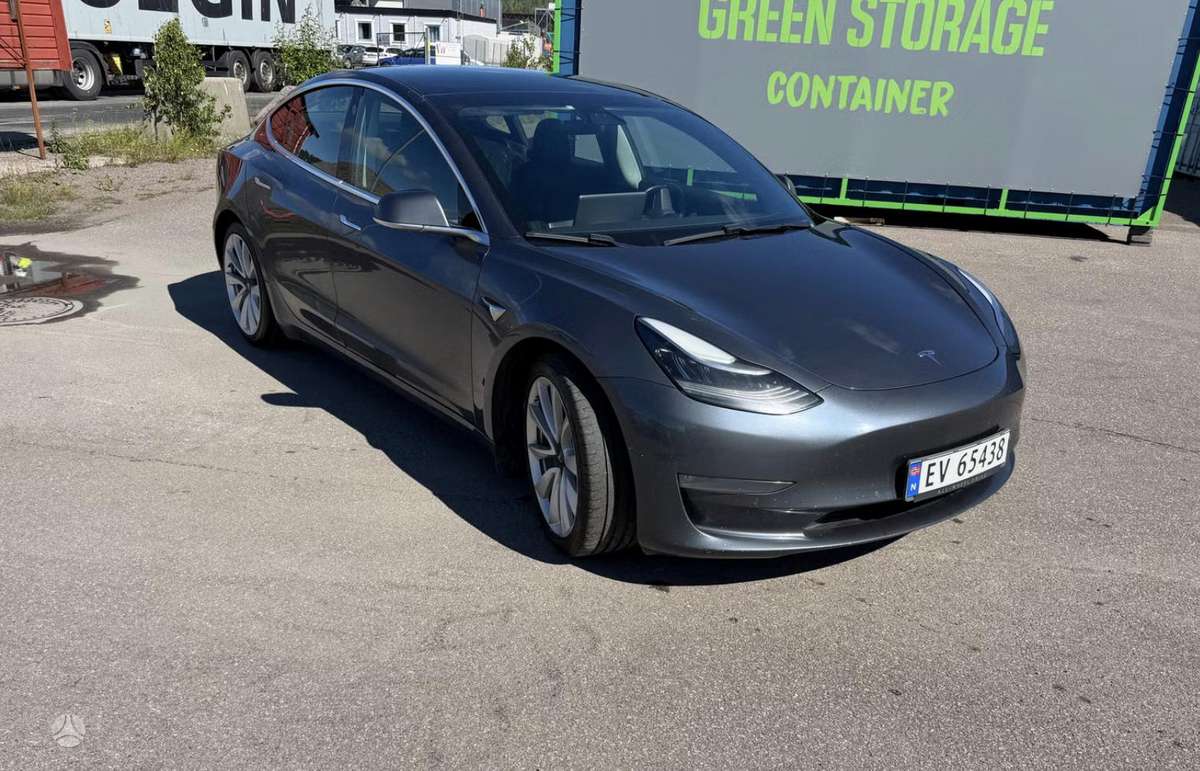 Tesla Model 3, 81 kWh, hatchback