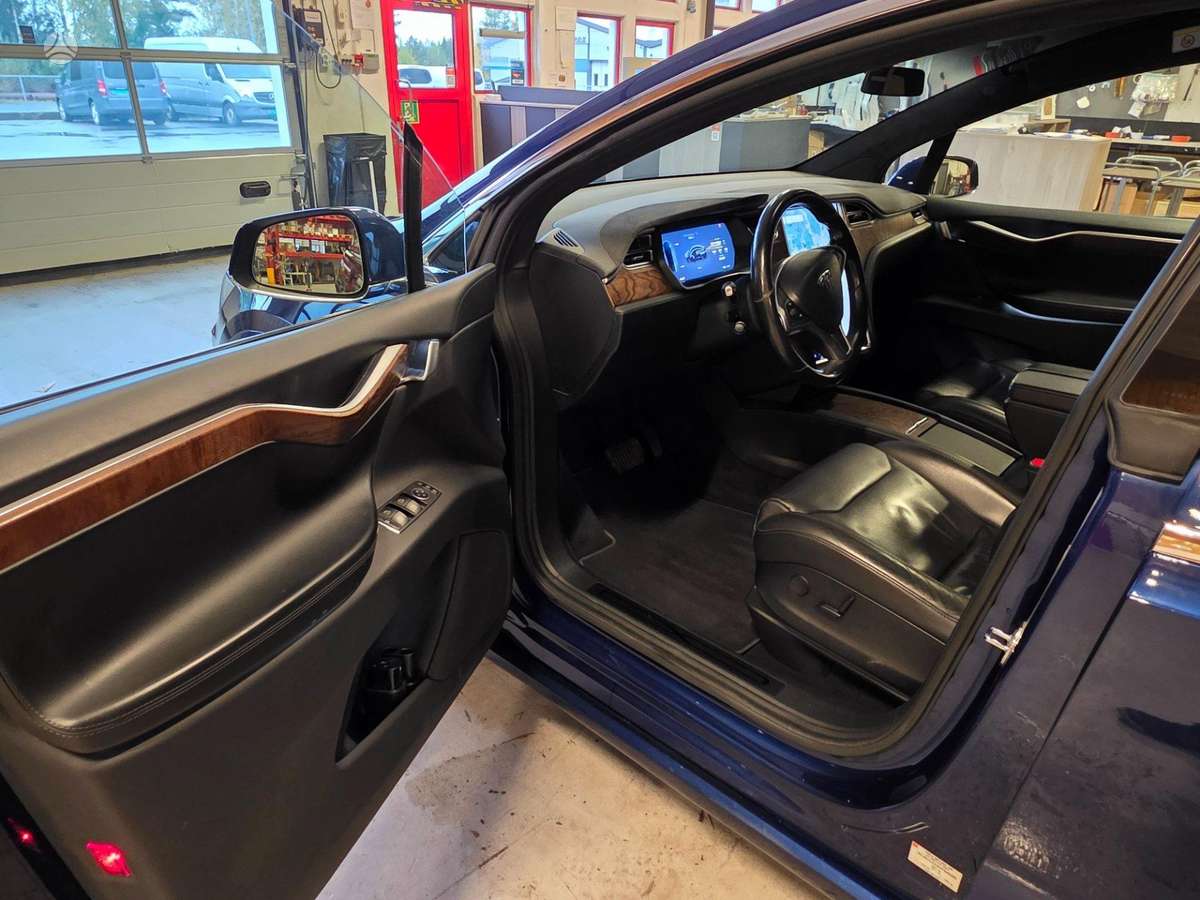 Tesla Model X, 90 kWh, off-road / crossover