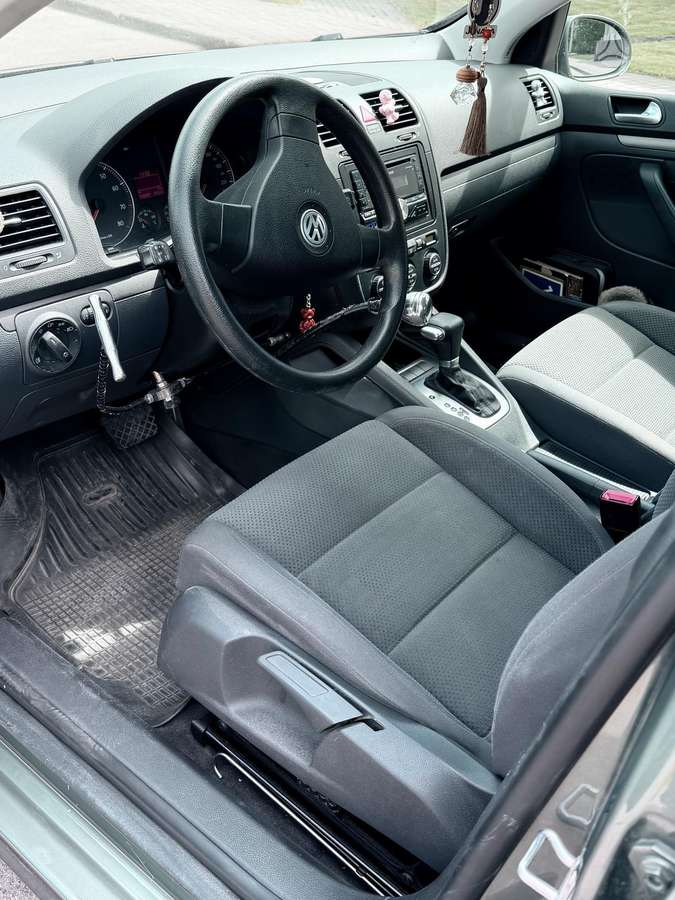 Volkswagen Golf - 5