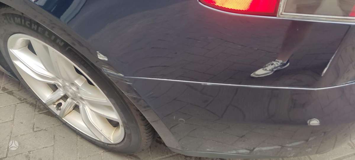 Tesla Model S, sedanas