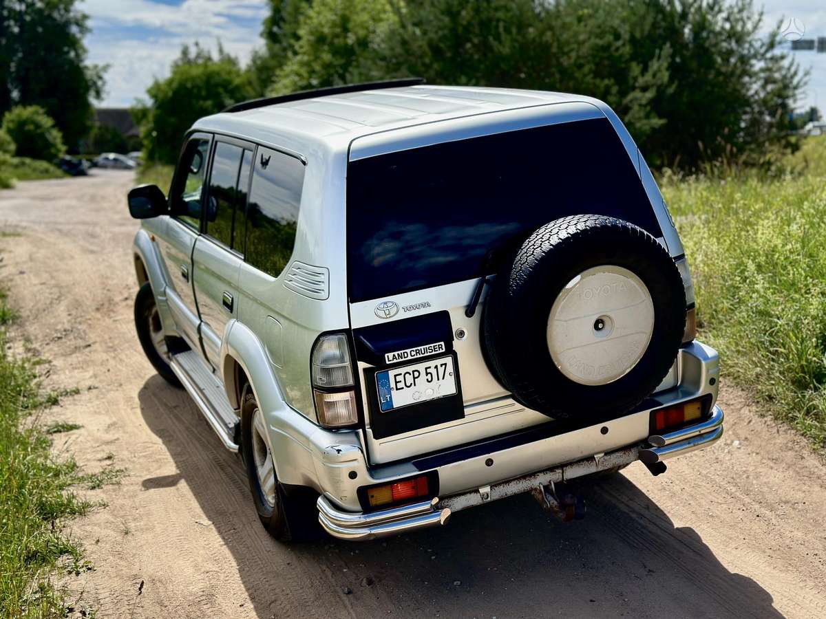 Toyota Land Cruiser - 4