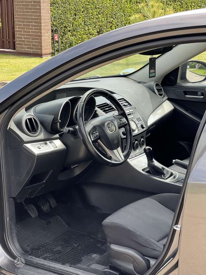 Mazda 3, 1.6 l., hatchback