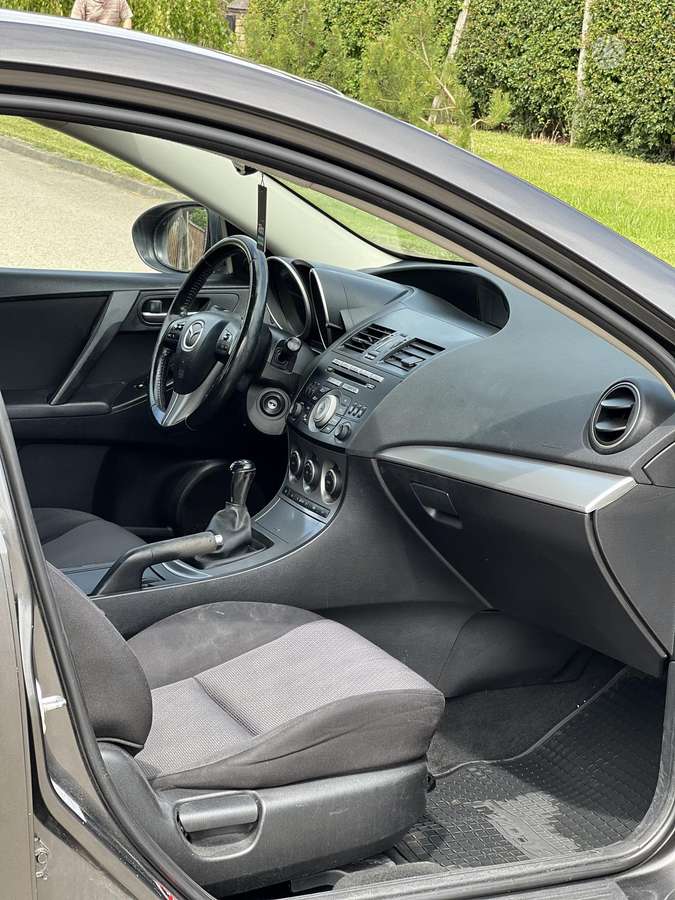 Mazda 3, 1.6 l., hatchback