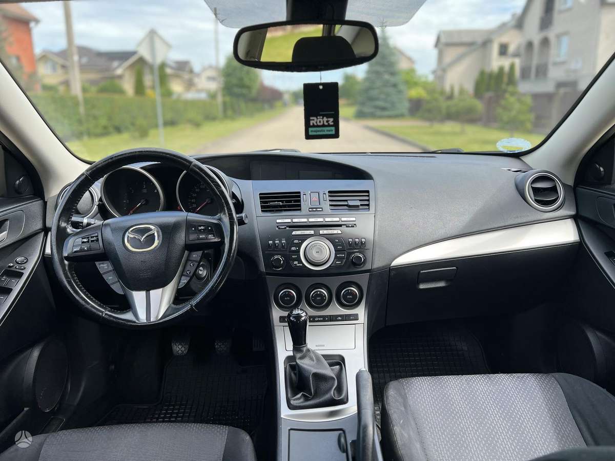 Mazda 3, 1.6 l., hatchback