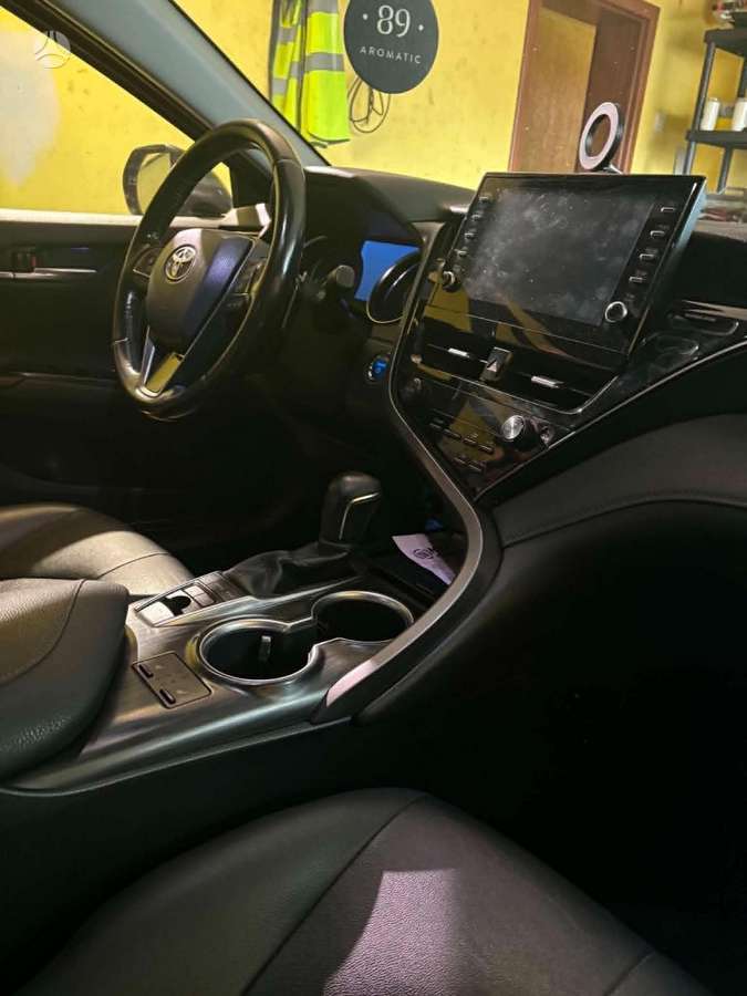 Toyota Camry - 10