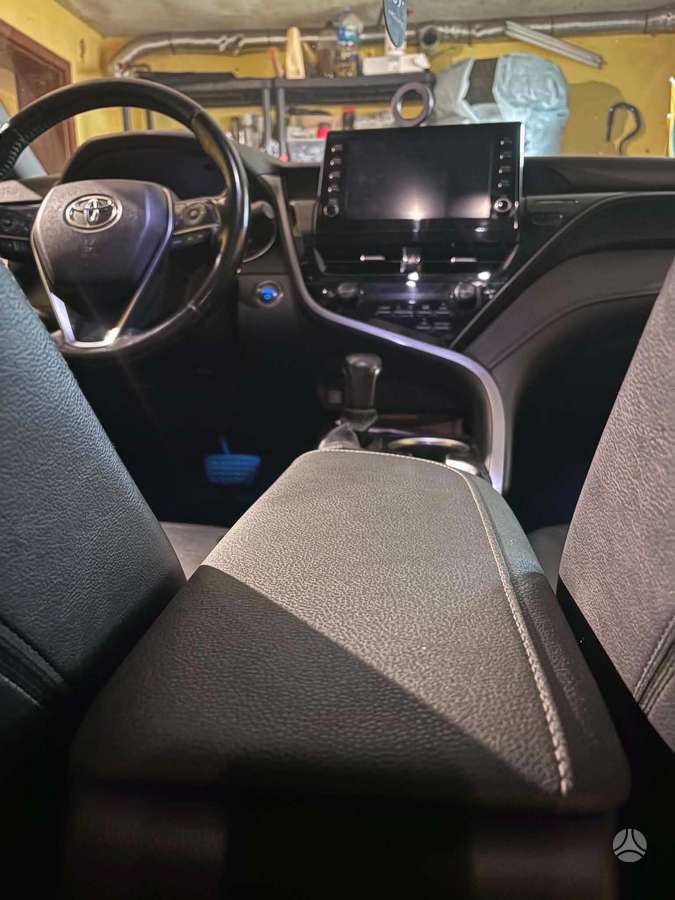 Toyota Camry - 12