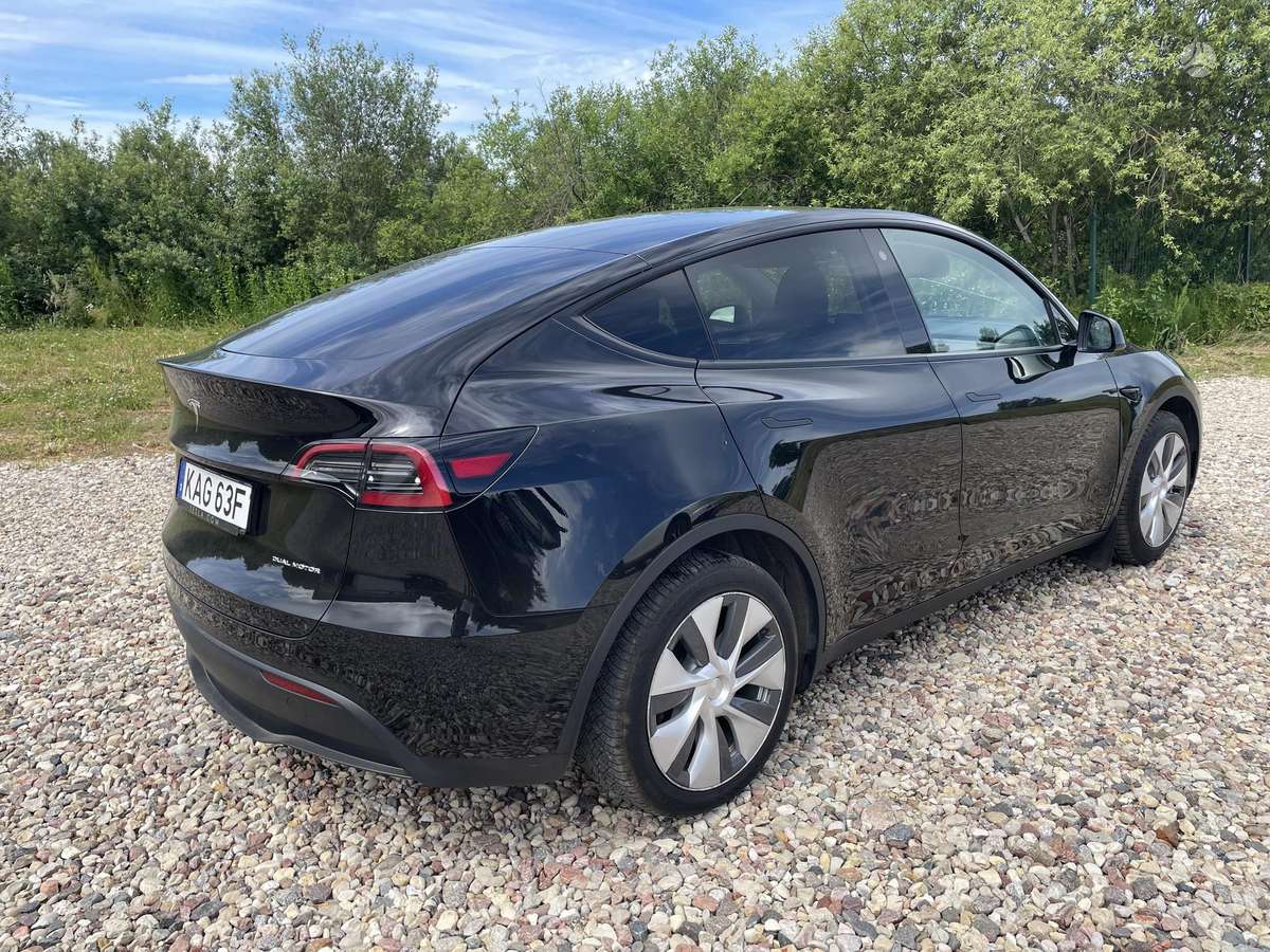 Tesla Model Y - 3