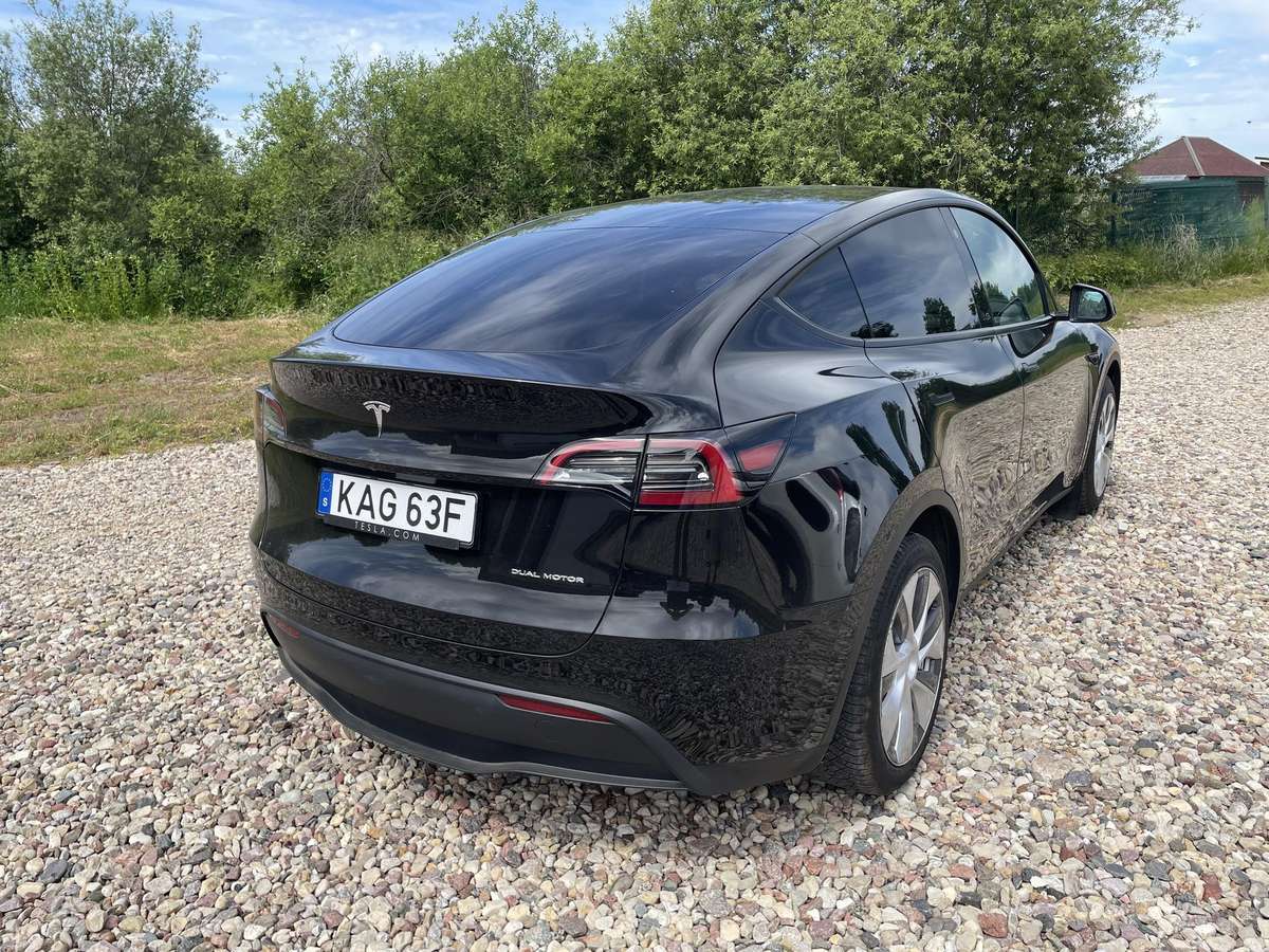 Tesla Model Y - 4