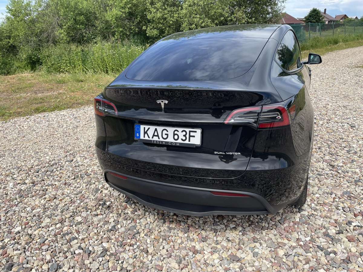 Tesla Model Y - 5