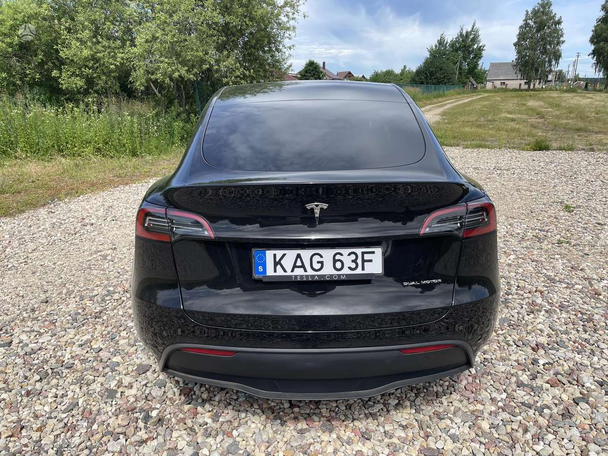 Tesla Model Y - 6
