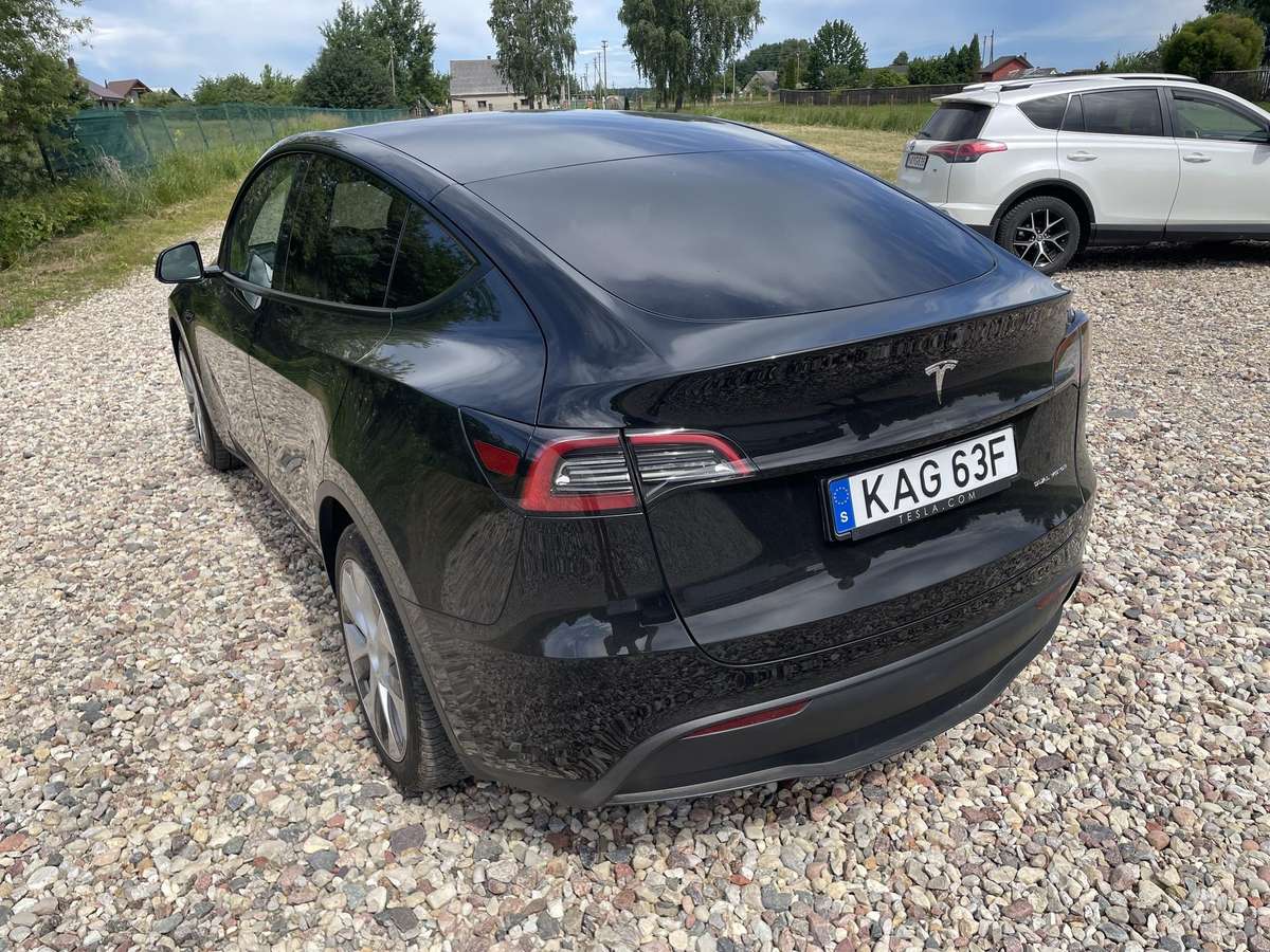 Tesla Model Y - 7