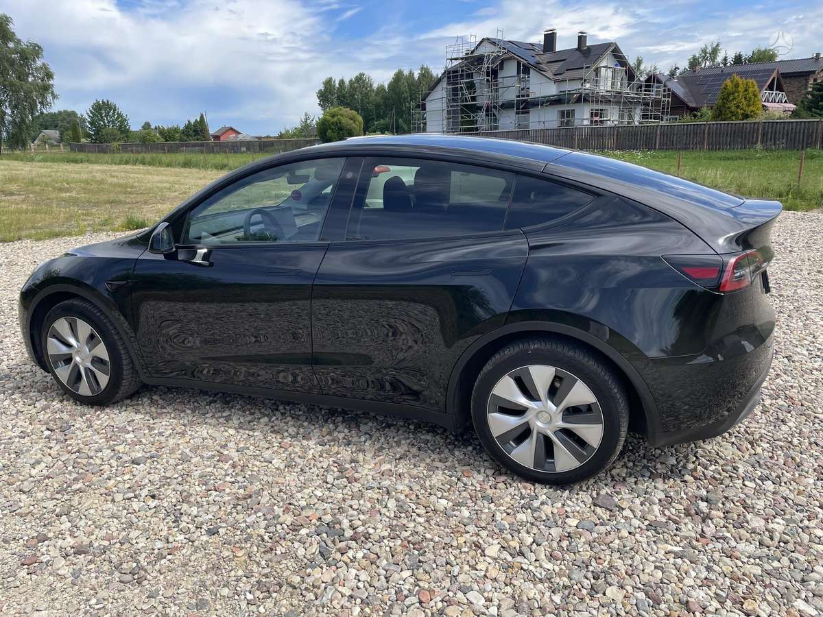 Tesla Model Y - 9