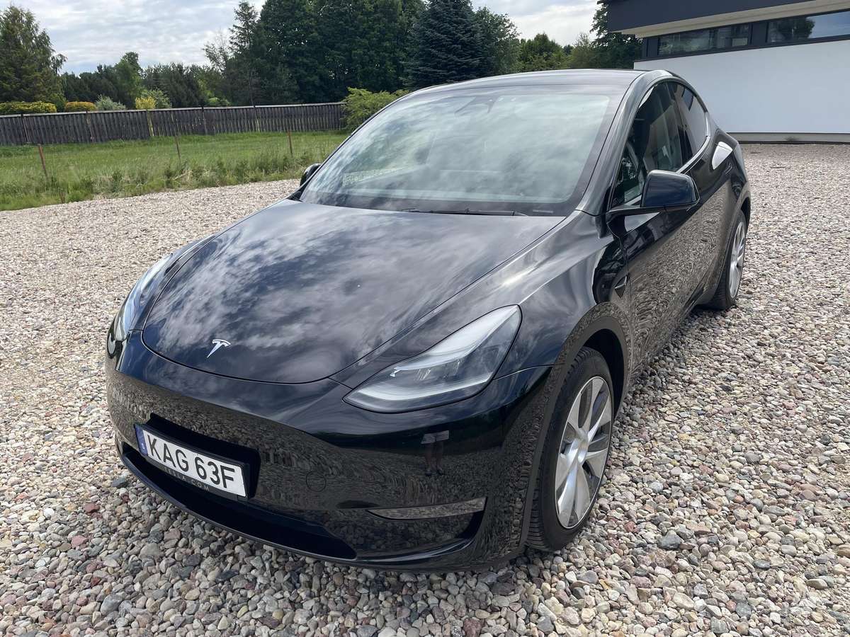 Tesla Model Y - 12