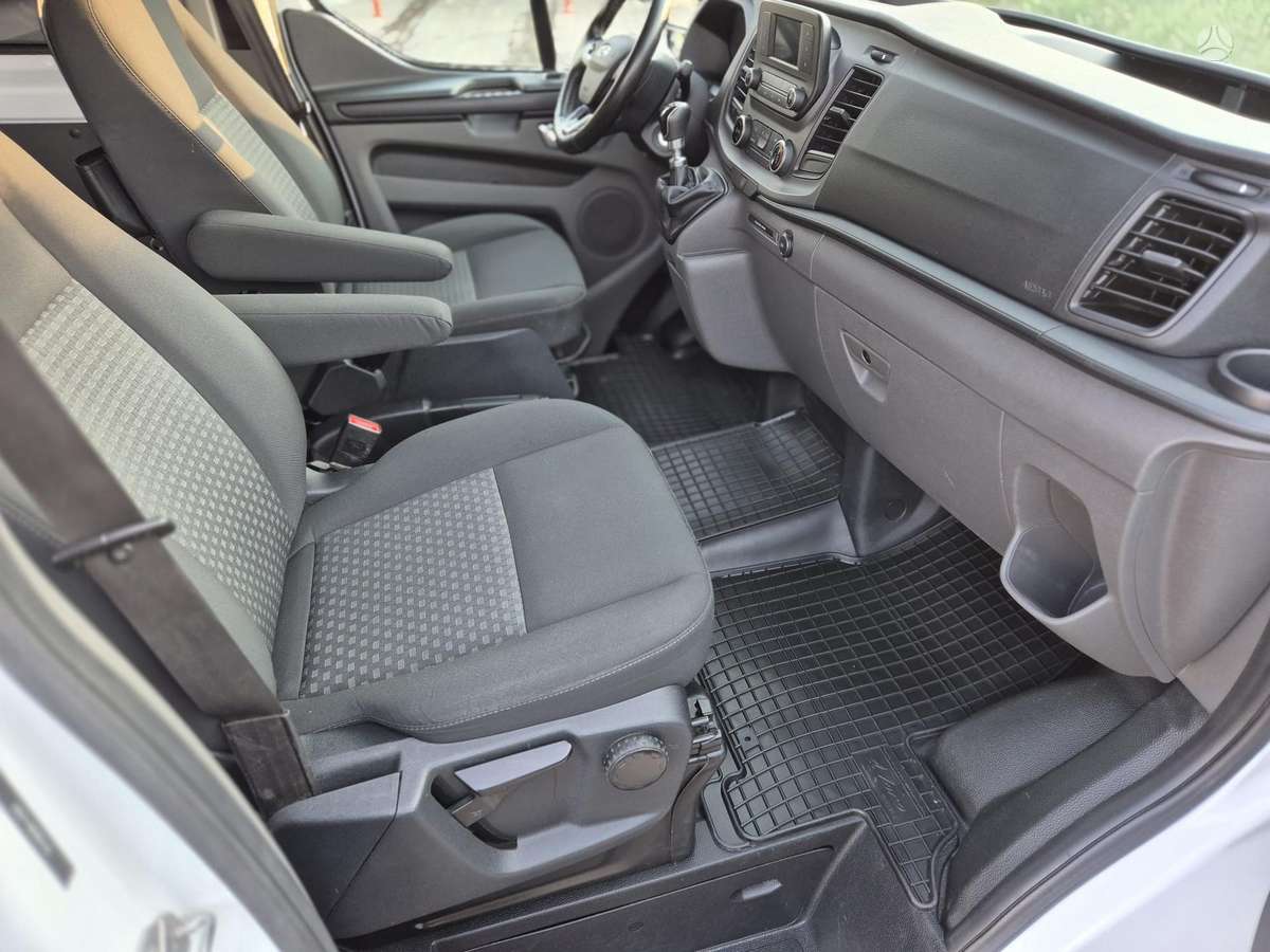 Ford Transit Custom, keleivinis mikroautobusas