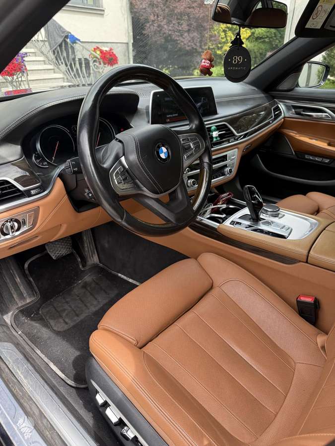 BMW 740, 3.0 l., limousine