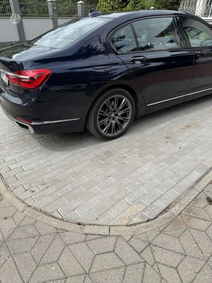 BMW 740, 3.0 l., limousine