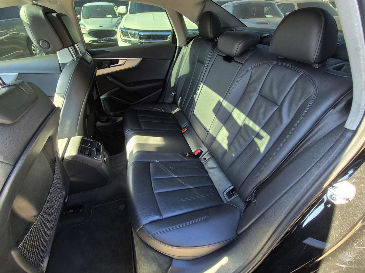 Audi A4, 2.0 l., Седан