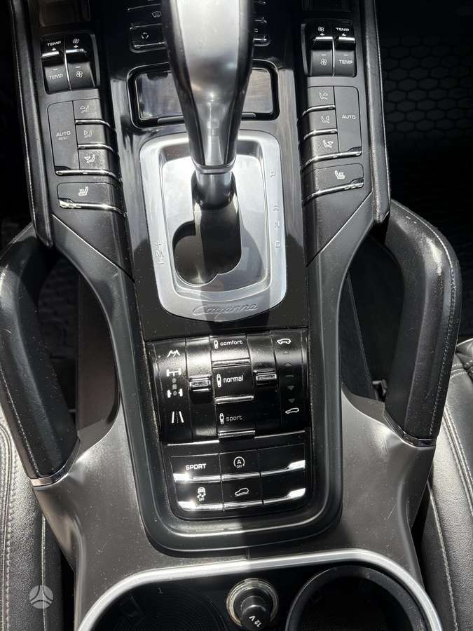 Porsche Cayenne - 9