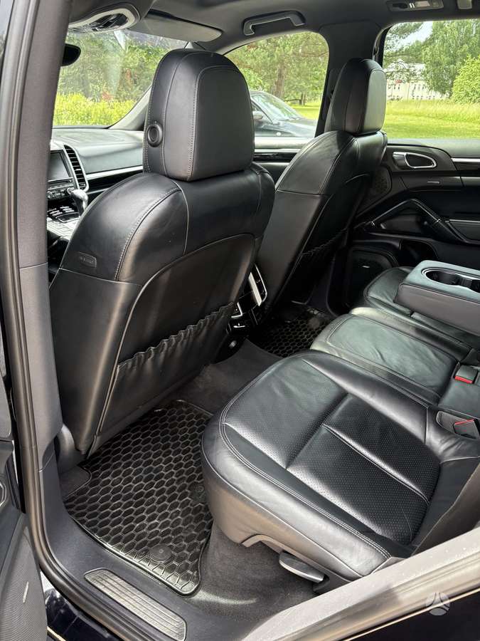 Porsche Cayenne - 12