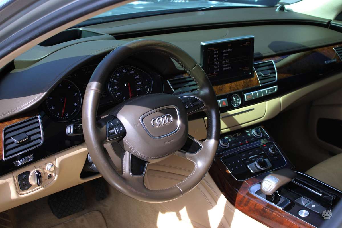 Audi A8, 4.0 l., Седан
