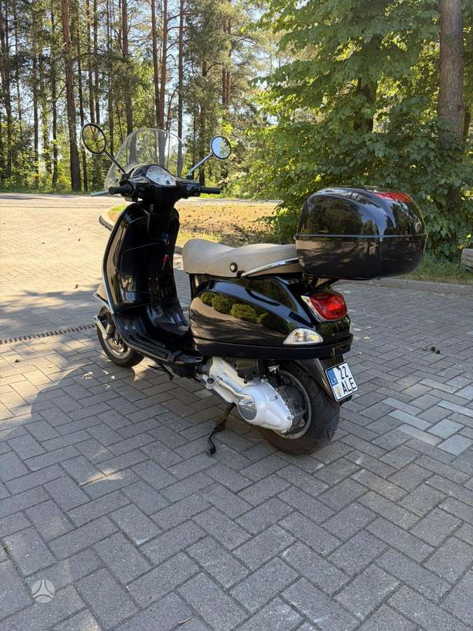 Piaggio Vespa 125cc, scooters / mopeds