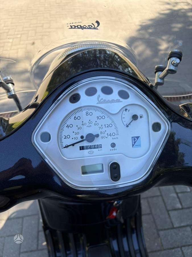 Piaggio Vespa 125cc, scooters / mopeds