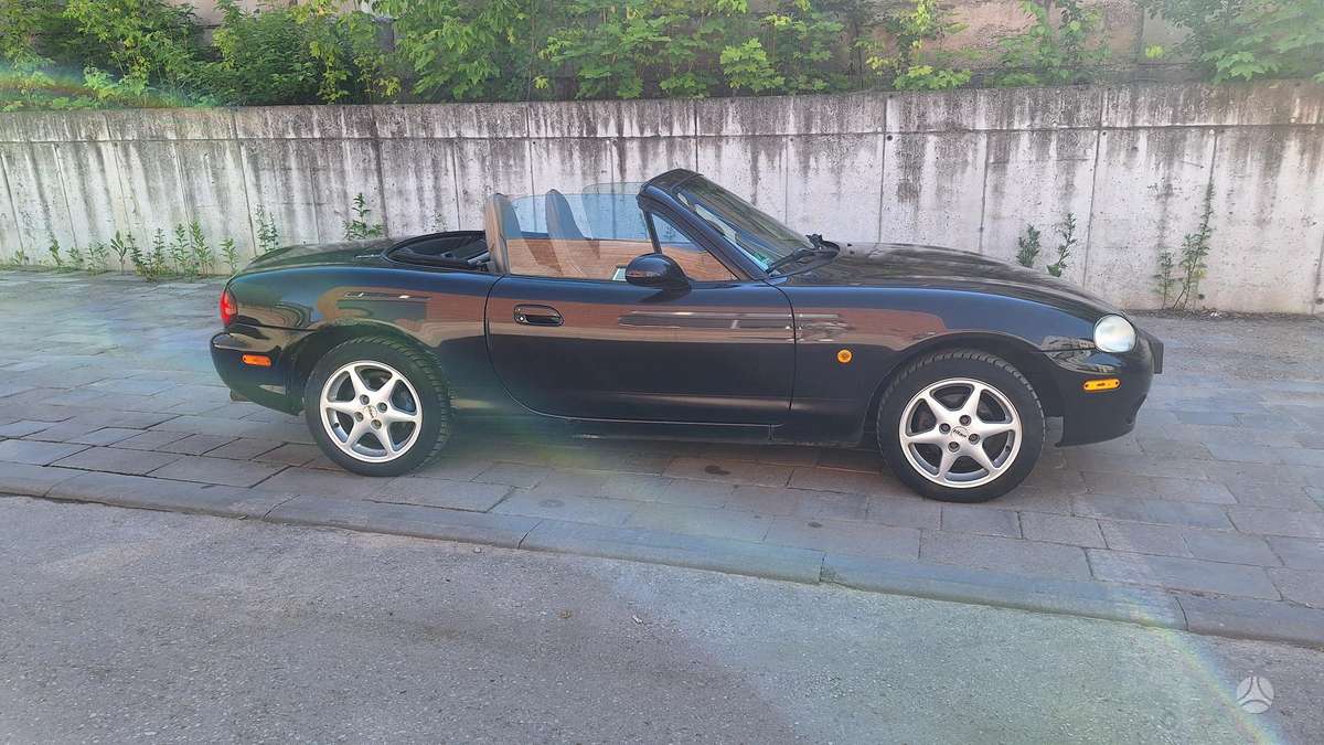 Mazda MX-5, 1.6 l., convertible