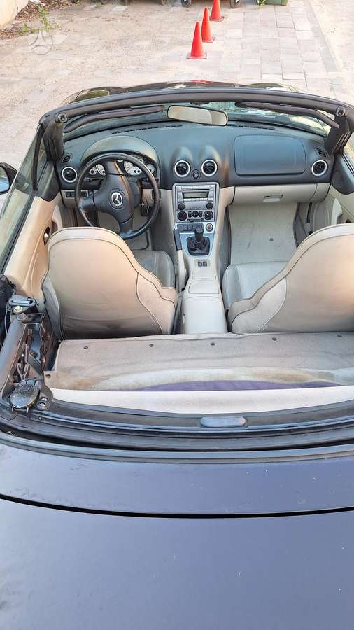 Mazda MX-5, 1.6 l., convertible
