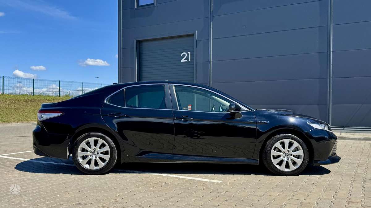 Toyota Camry - 5