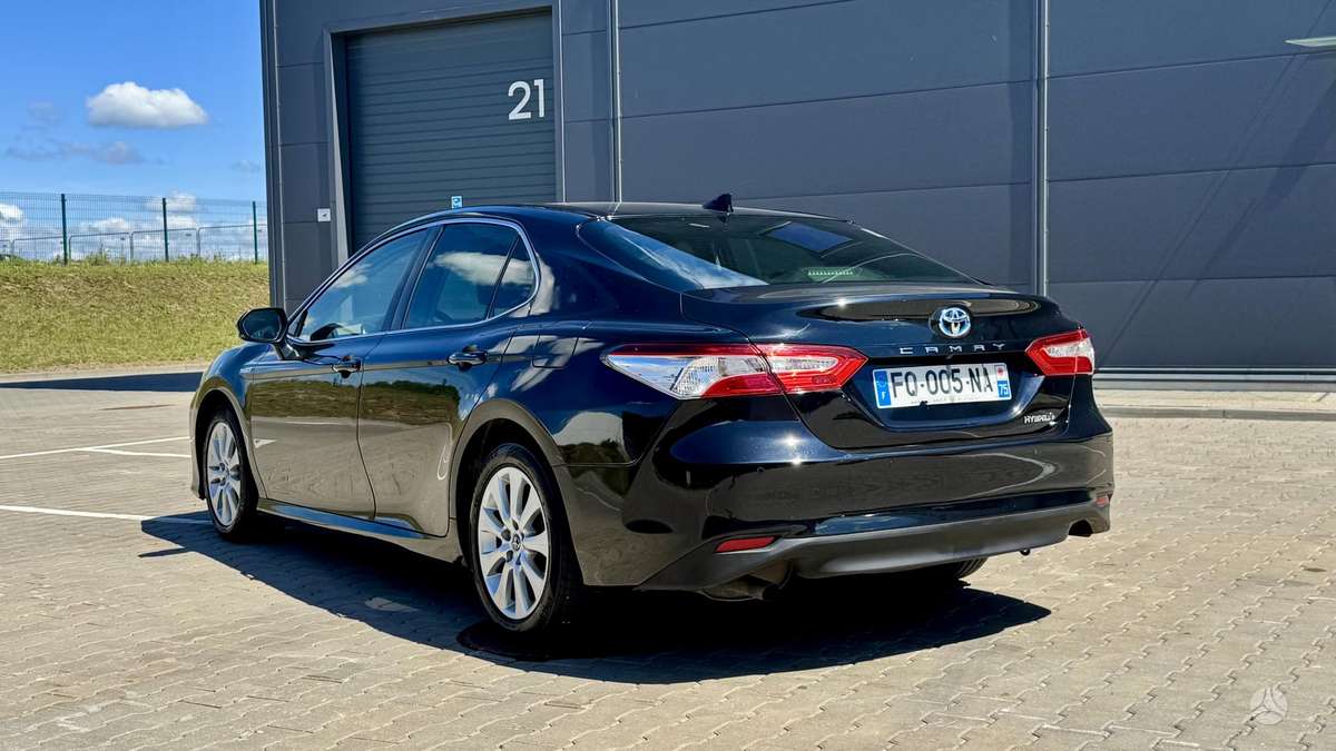 Toyota Camry - 4