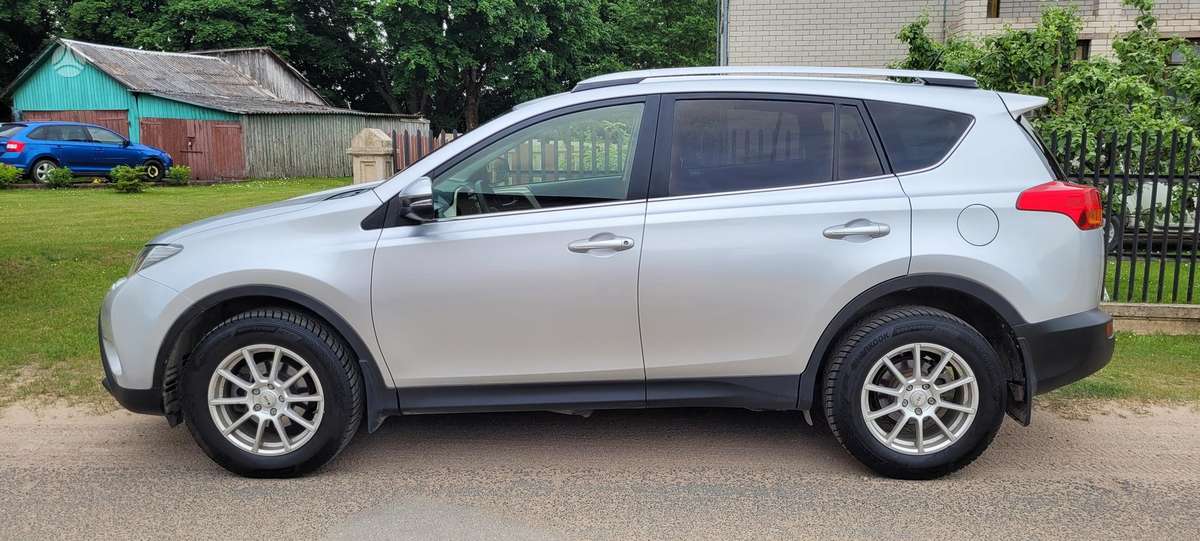 Toyota RAV4 - 6