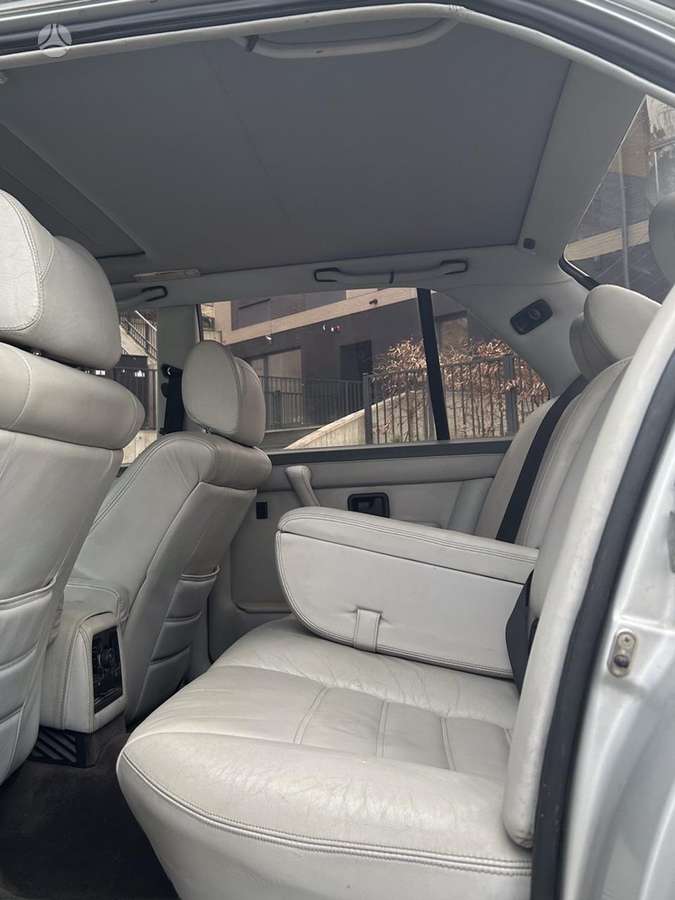 BMW 735, Седан