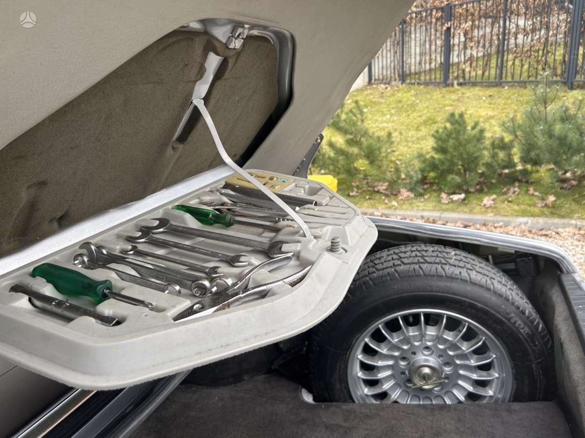 BMW 735, Седан