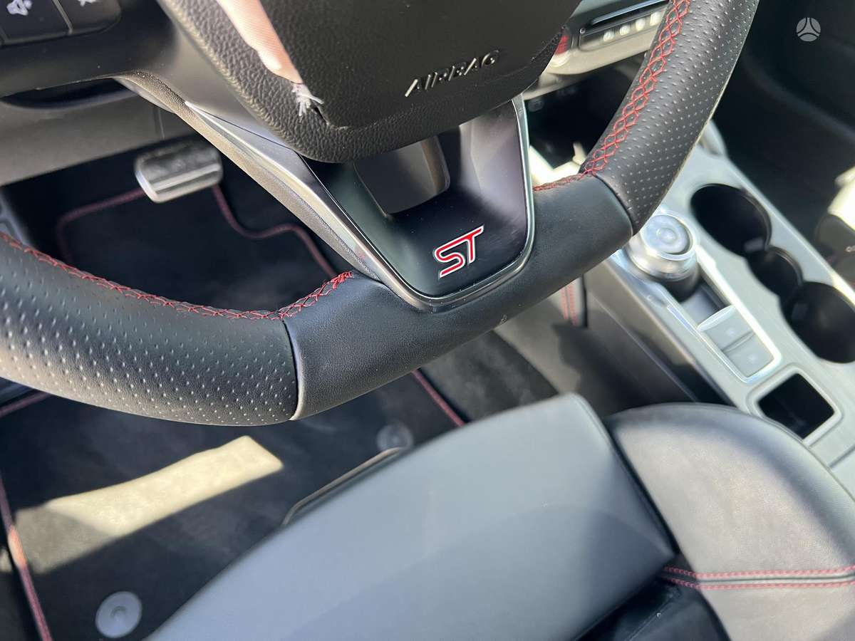 Ford Focus, 2.3 l., hatchback
