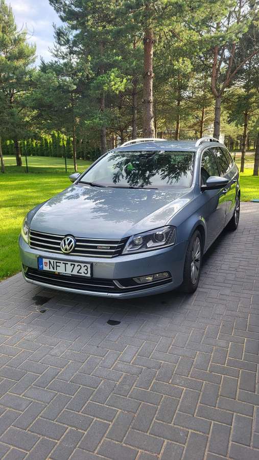 Volkswagen Passat - 1