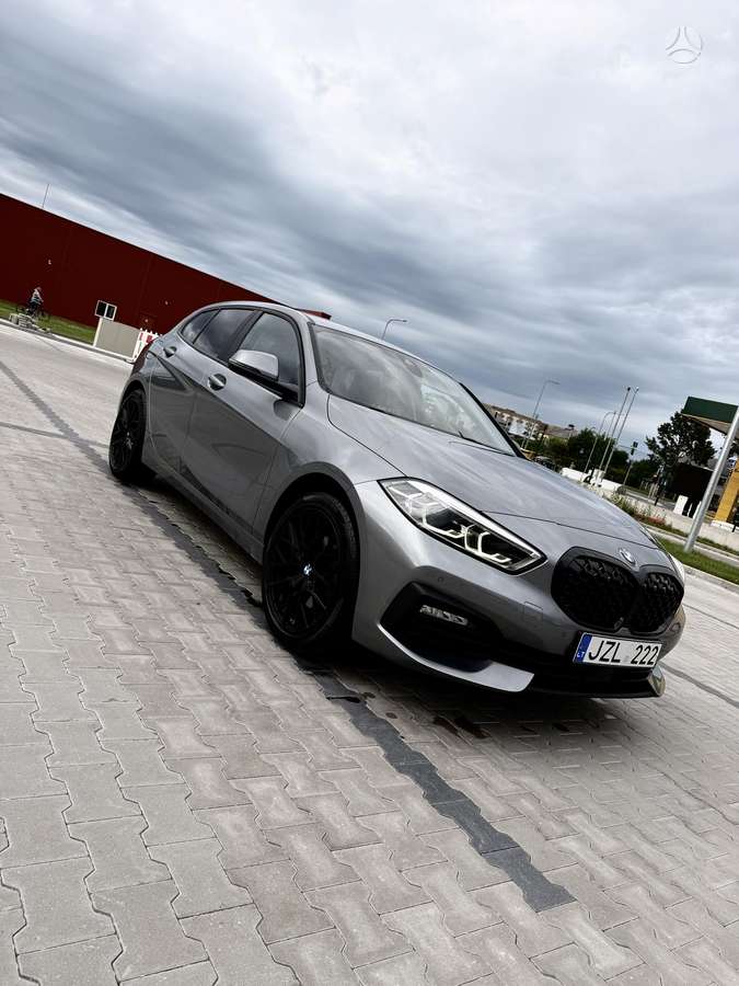 BMW 118, 1.5 l., Хэтчбек