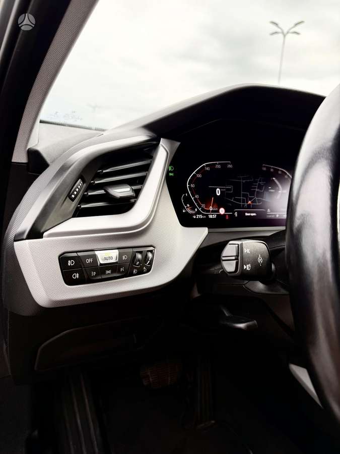 BMW 118, 1.5 l., Хэтчбек