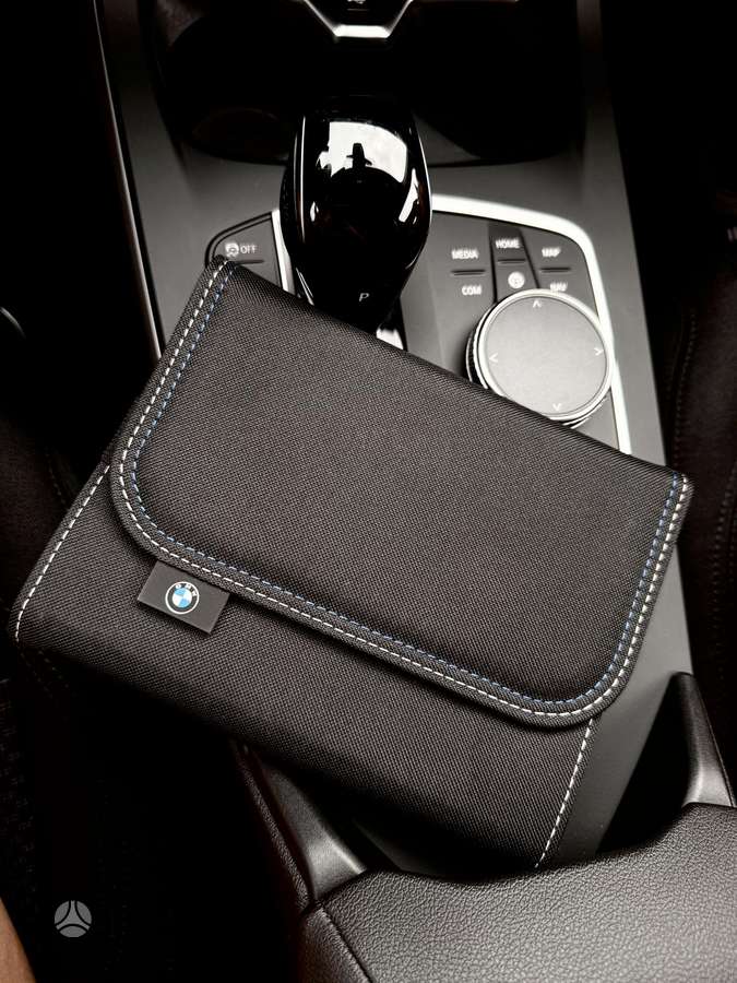 BMW 118, 1.5 l., Хэтчбек