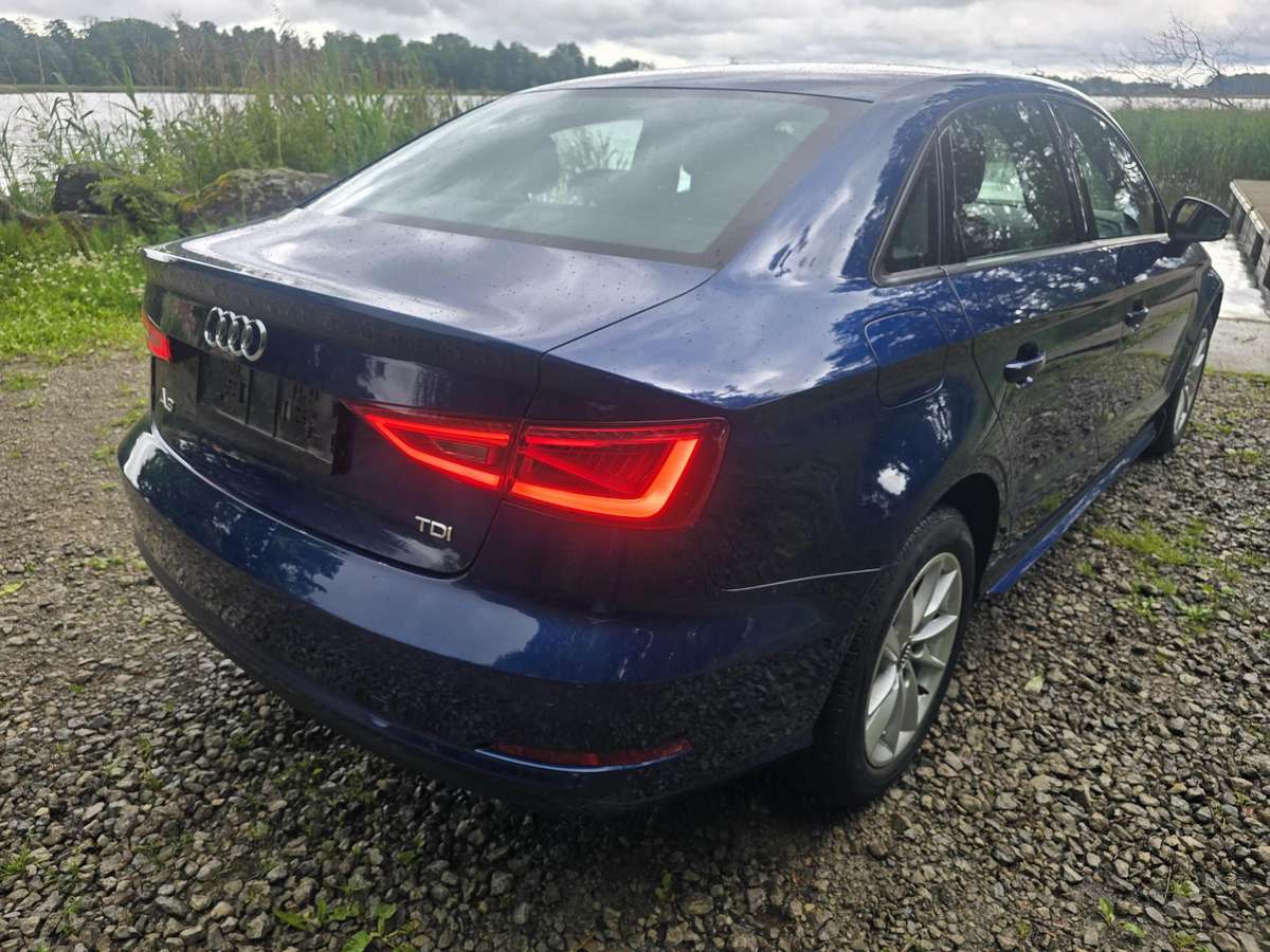 Audi A3, 1.6 l., Седан