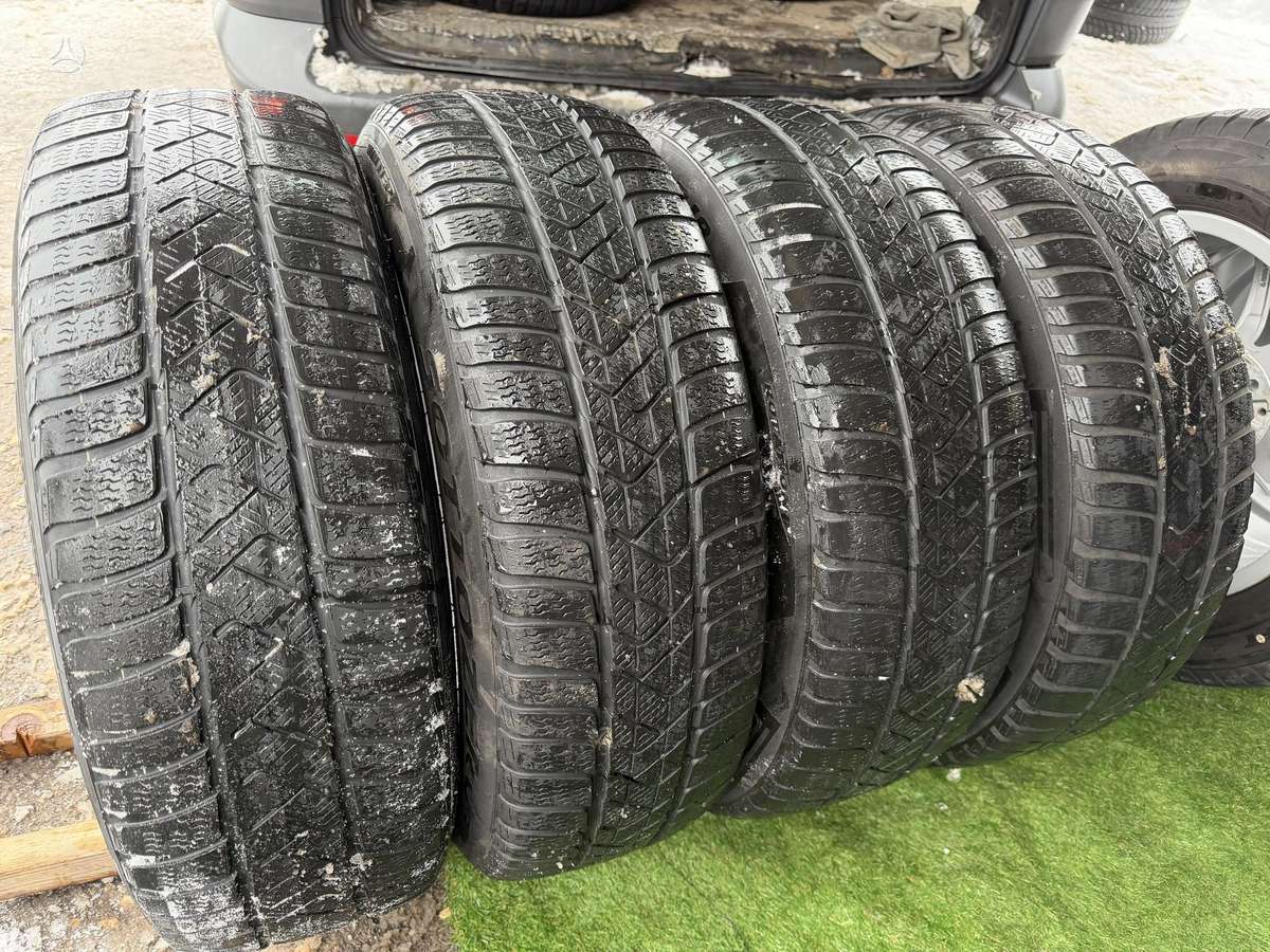 Pirelli 4/5mm, 2022m, всесезонные 225/60 R18
