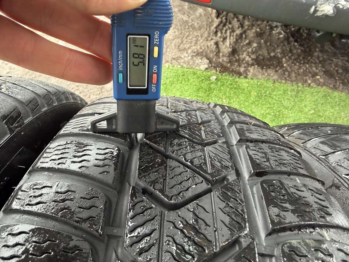 Pirelli 4/5mm, 2022m, всесезонные 225/60 R18