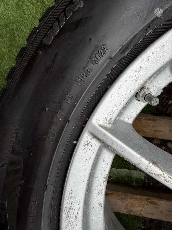 Pirelli 4/5mm, 2022m, всесезонные 225/60 R18