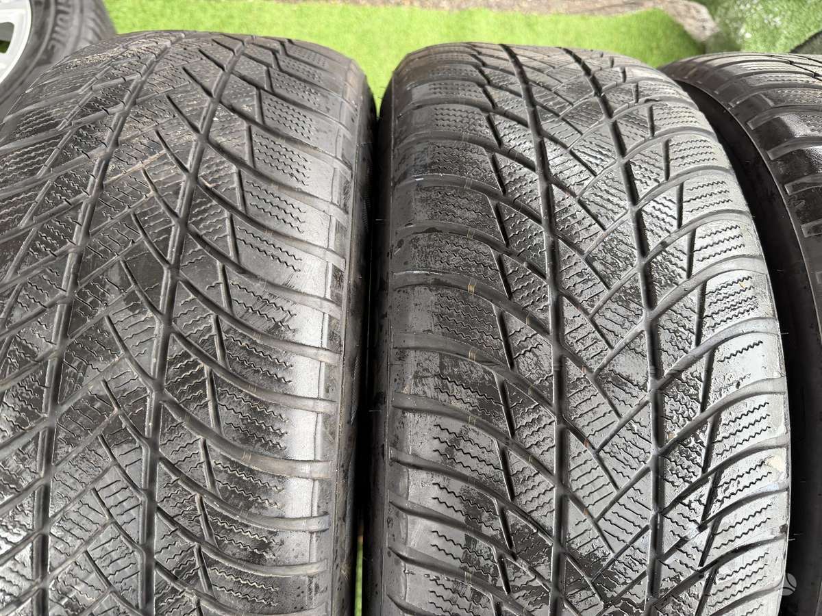 Bridgestone 4/5mm, 2019m, всесезонные 225/60 R17