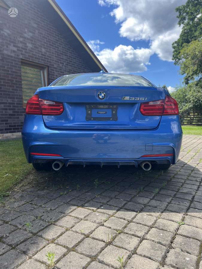 BMW 335, Седан